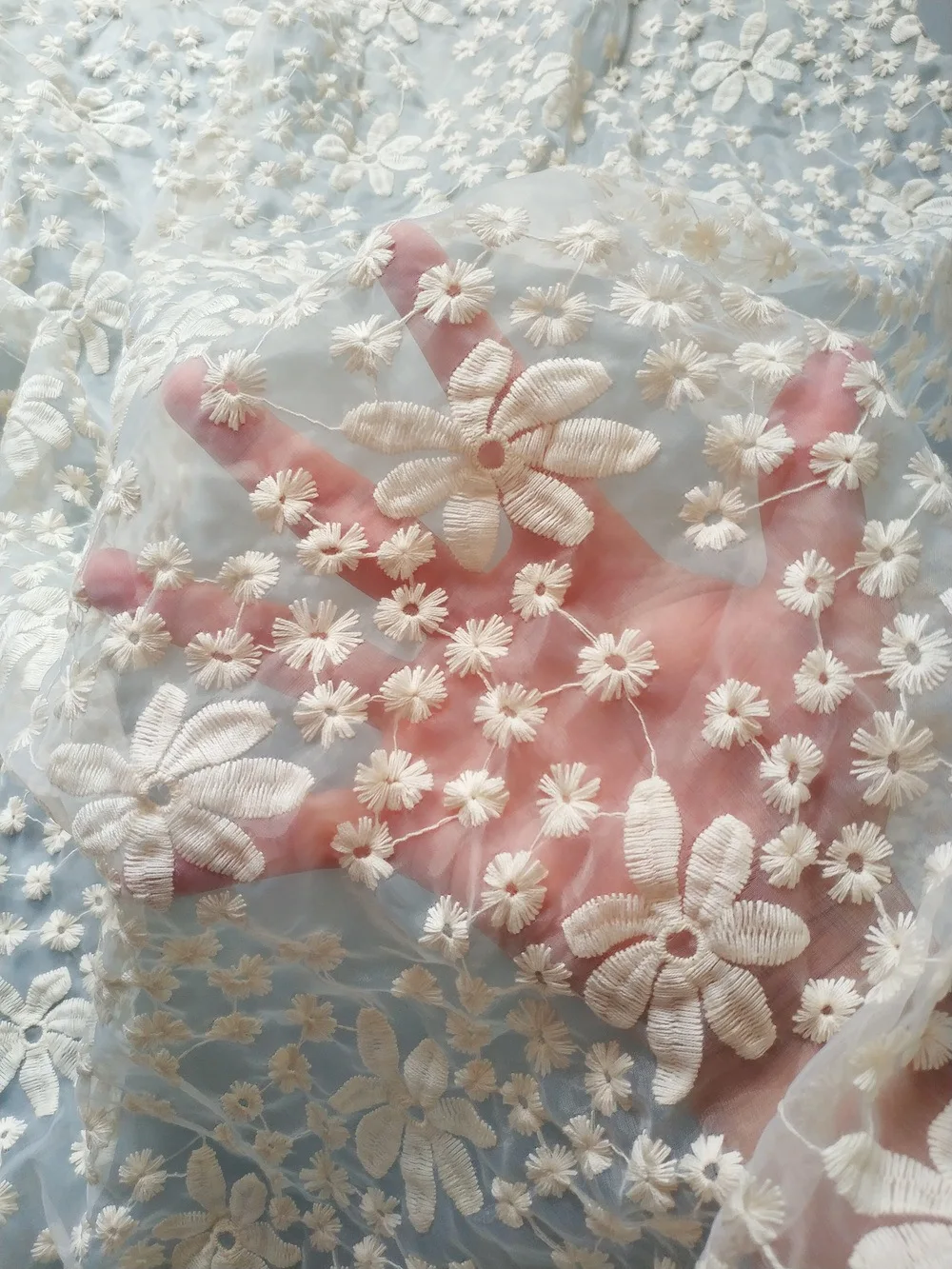 小さなデイジーレース刺繍のチュール生地、ウェディングドレス、手作り刺繍ガウン、衣類、テーブルクロス生地用