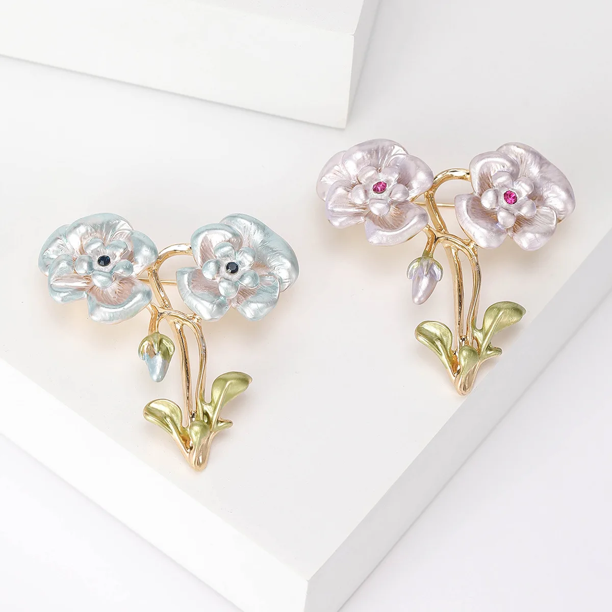 

Women's Design High Quality Camellia Brooch Flower Plant Pin Party Office Wedding Accessories Gift Jewelry
