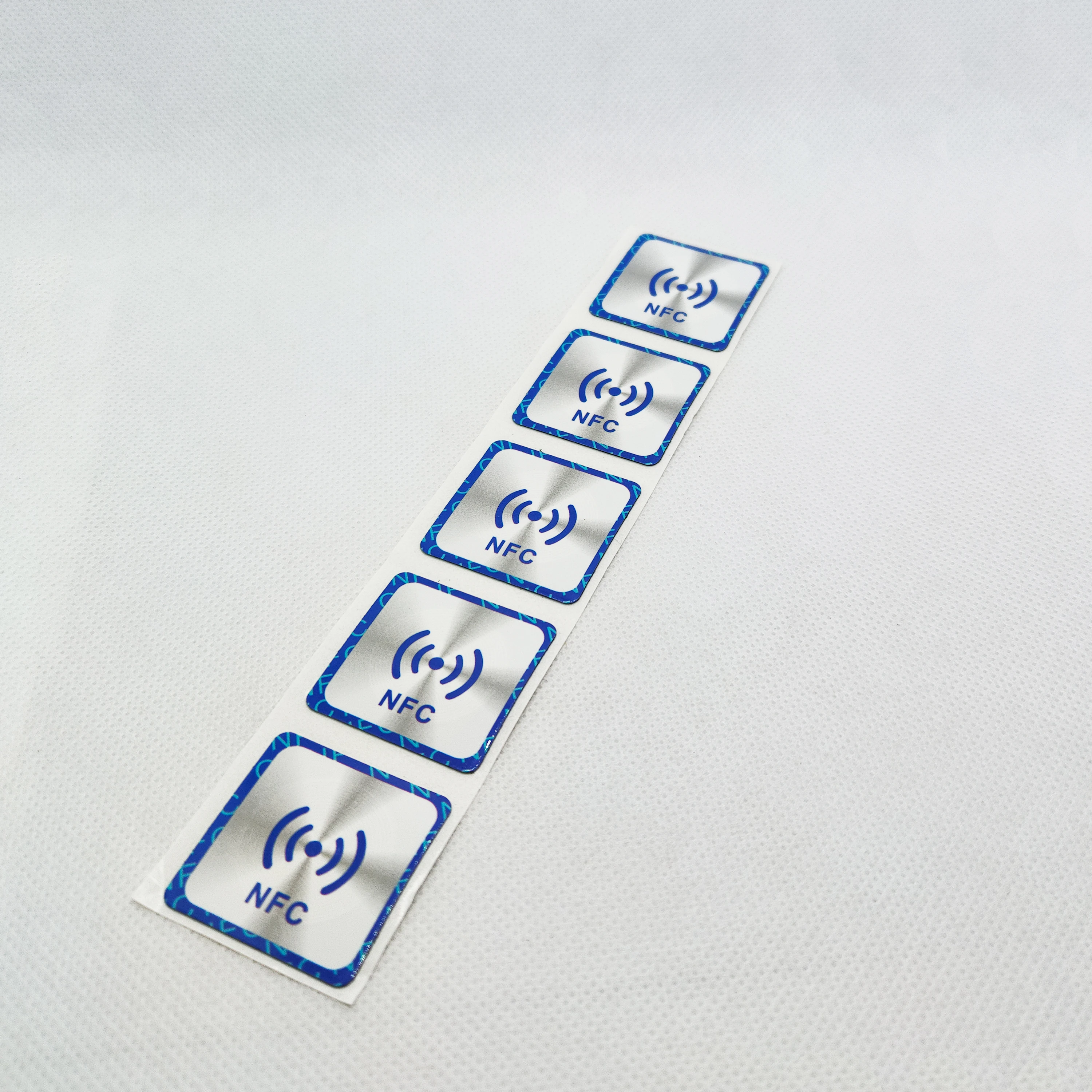 5 ชิ้น 144 ไบต์ NFC 213 แท็กป้องกันโลหะ 25 มม. สติกเกอร์เข้ากันได้กับโทรศัพท์และอุปกรณ์ NFC ทุกรุ่น