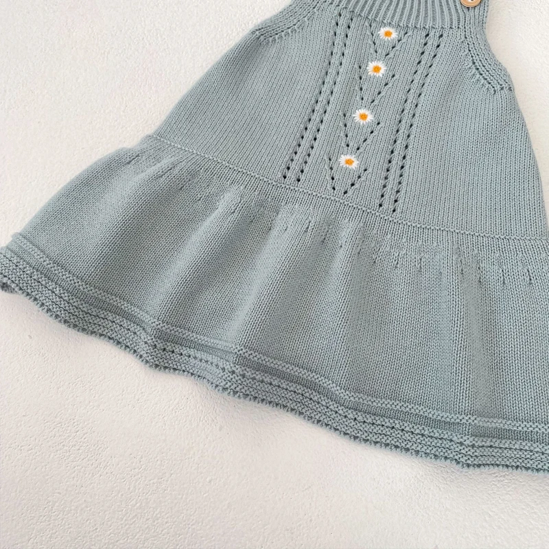 New autumn baby clothing, 0-3 year old girls, daisy embroidered hollowed out knitted camisole skirt