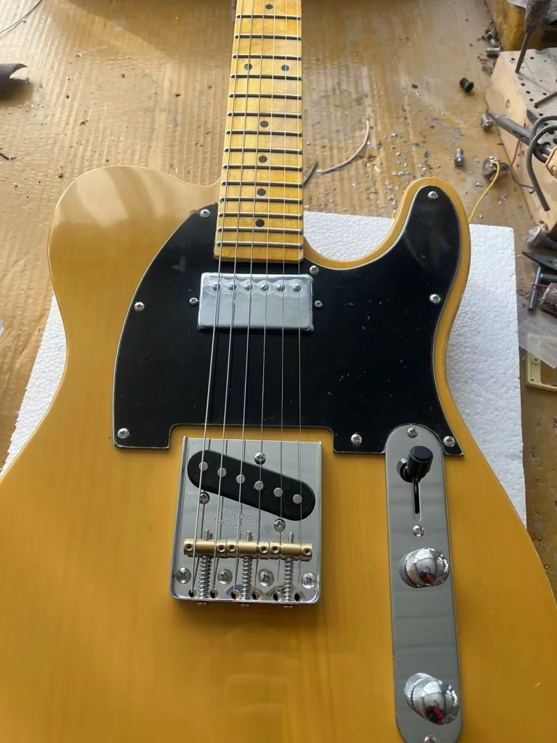Transparent yellow 6-string electric guitar，Maple neck，Black pickpocket，Chordal perforator，Quality assurance, free delivery