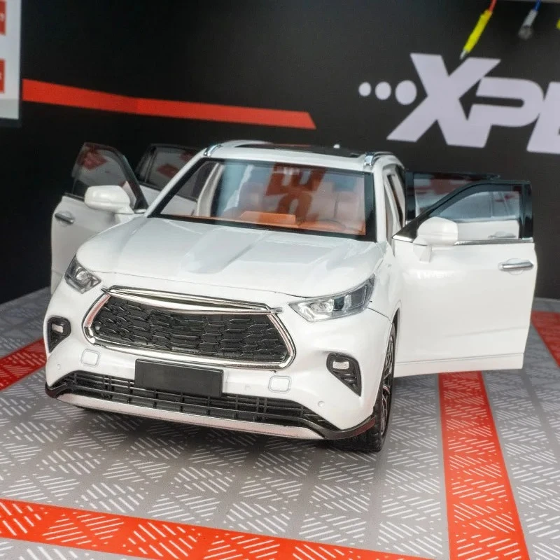 Para 1:24 Toyota Highlander coche en miniatura de aleación SUV vehículo todoterreno puerta y capó del motor maletero se puede abrir tiene sonido y iluminación
