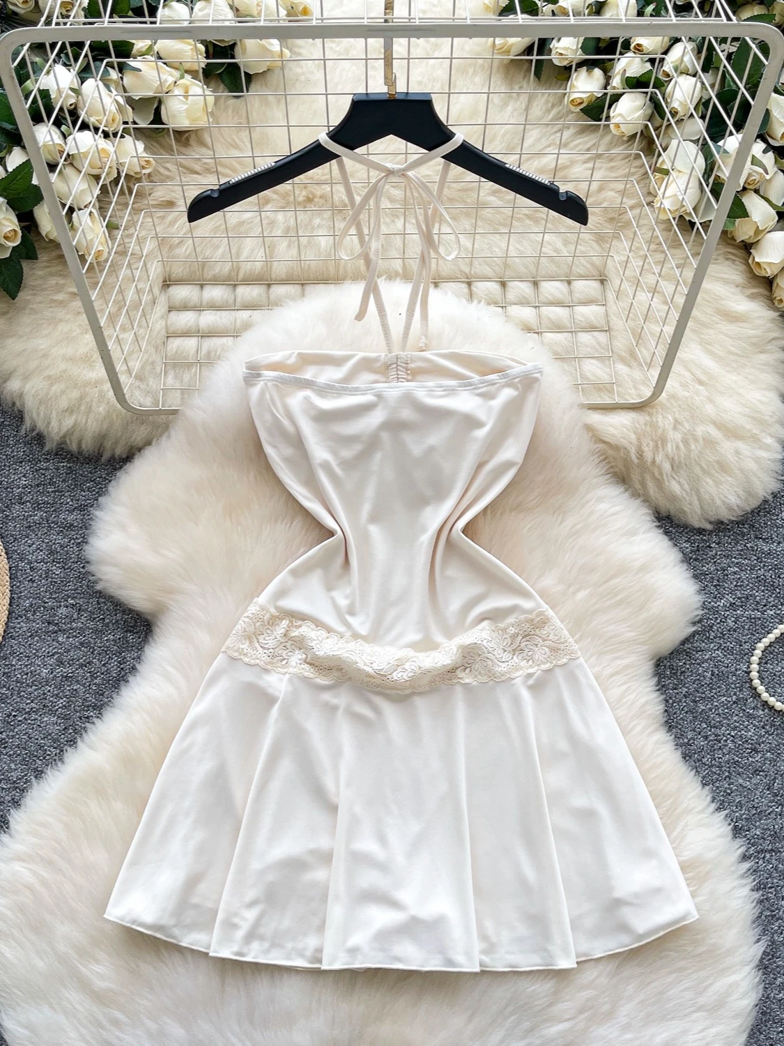 فستان صيفي أنيق من Foamlina فستان نسائي مثير بدون أكمام وظهر نحيف مجوف من الدانتيل فستان قصير على شكل حرف A ملابس للمواعدة الجميلة