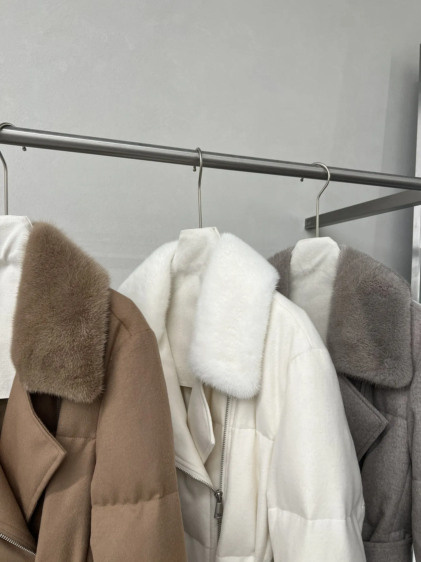 2022 Winter-Daunenjacke für Damen im neuen Stil mit Nerzpelzkragen, Bindeband, Wolle, Seide und Gänsedaunen