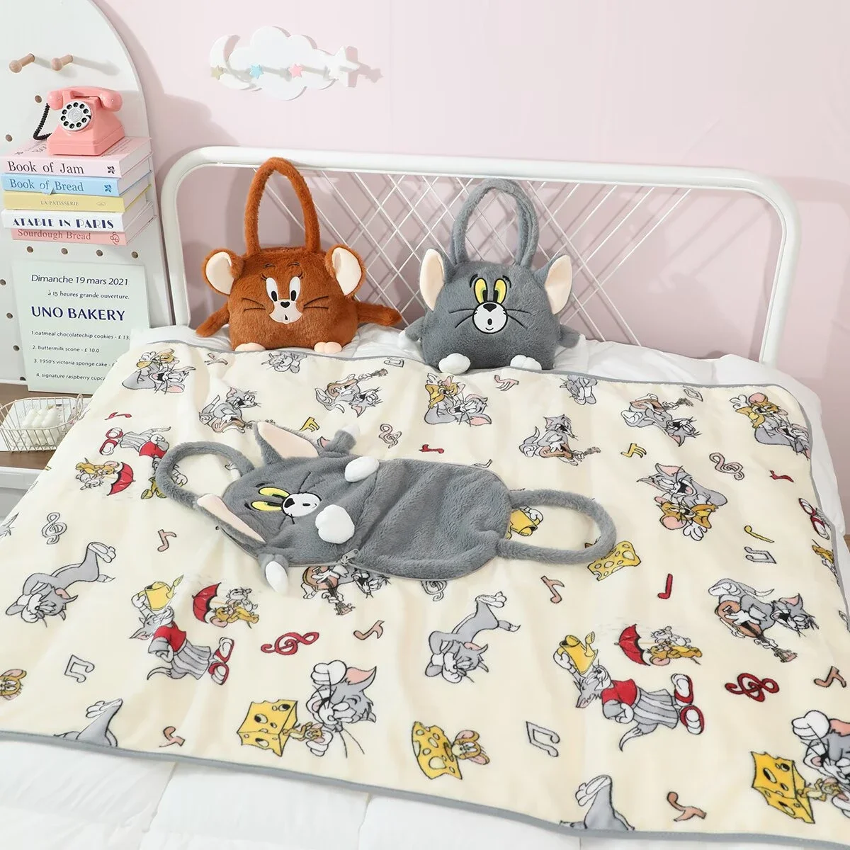 

Tom and Jerry Handheld blanket bag Cat Mouse Blanket Cartoon Anime Pattern Warm Blanket Office Nap Portable Blanket Girl Gifts