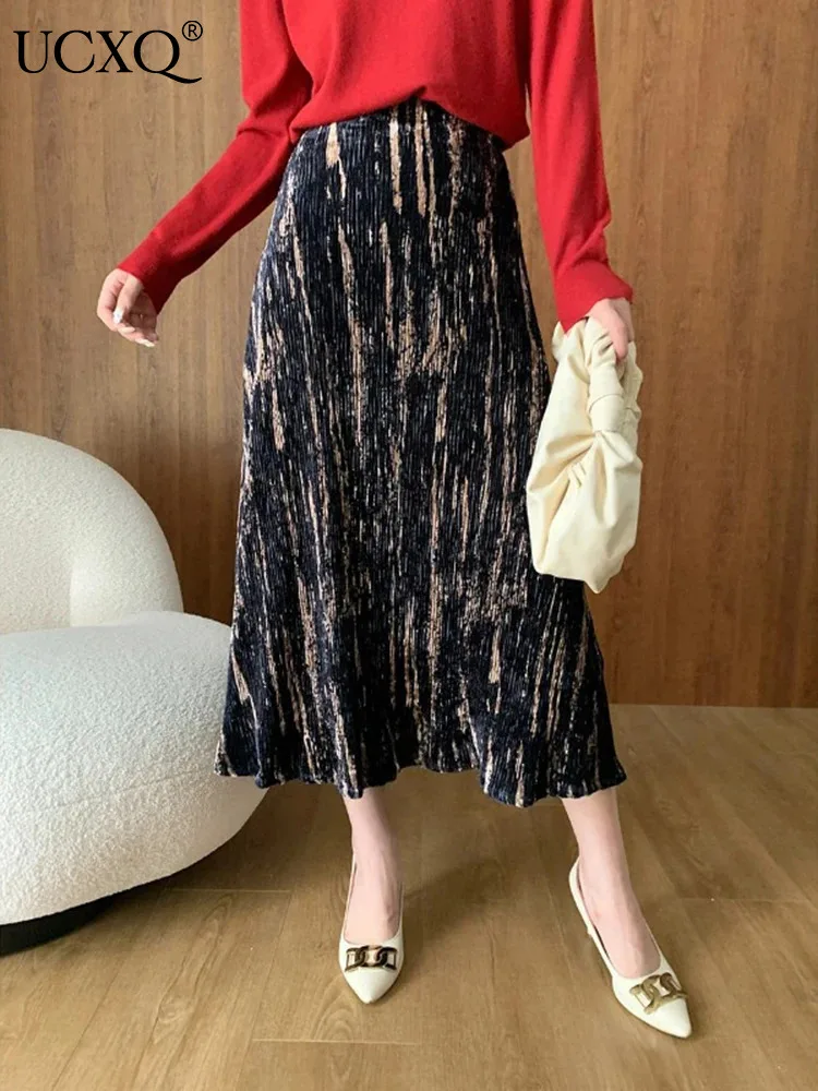 

UCXQ Elegant Pleated Skirt Vintage Ink Print Thick Corduroy Loose All Match Fashion Casual Skirts Women 2024 Spring Autumn A9821