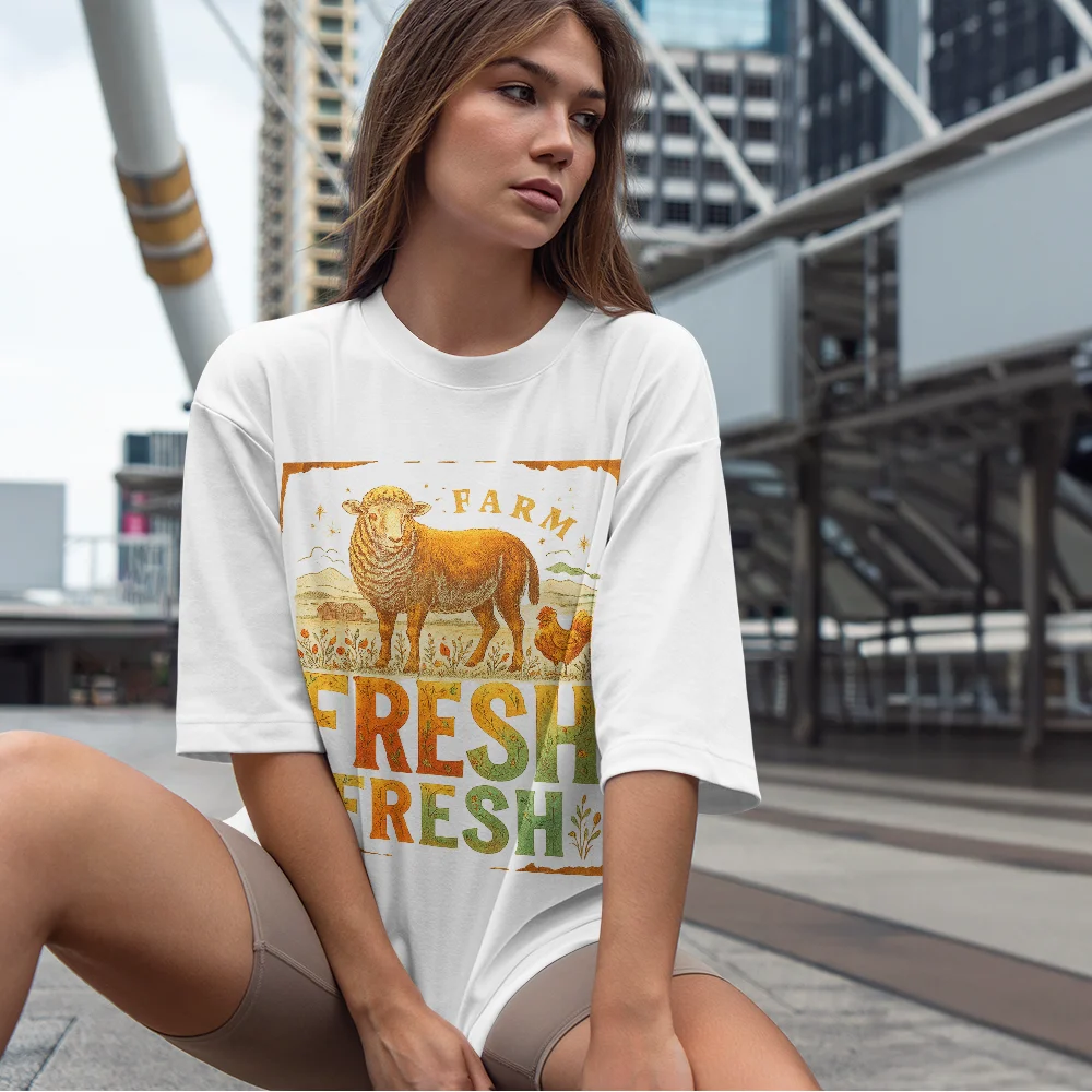 

Удобная женская футболка с принтом «Farm Fresh» — футболка с принтами овец и петуха, женский топ в деревенском стиле