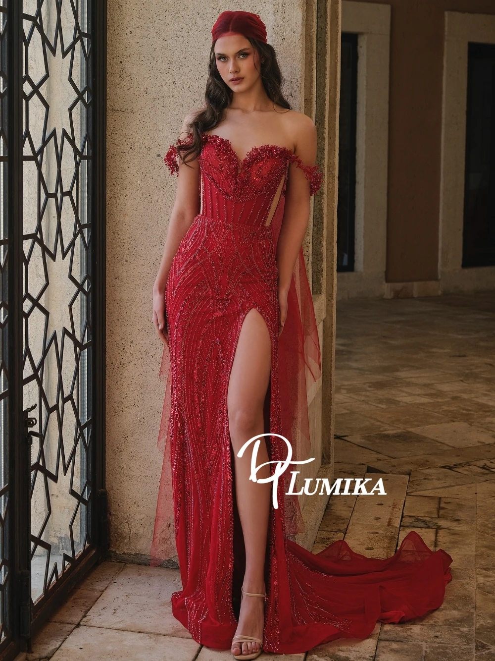 

Вечернее платье DTLumika Red Queen с открытыми плечами, расшитое пайетками и бисером, с высоким разрезом, эффектное, для выпускного вечера, с шлейфом, на заказ