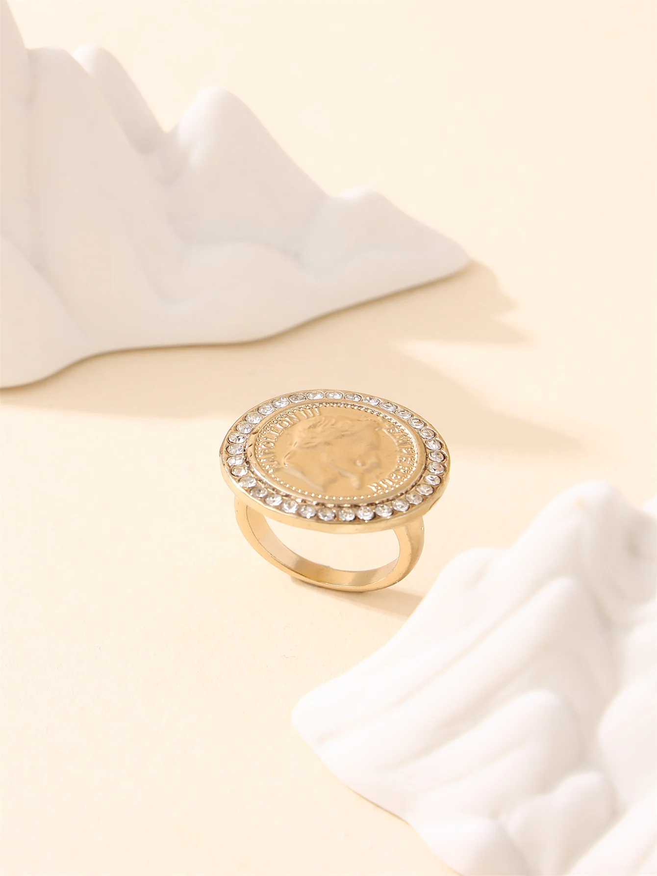 Lujoso anillo de joyería Vintage para mujer con diamantes de imitación patrón de retrato de Napoleón para eventos de festivales de bodas nupciales