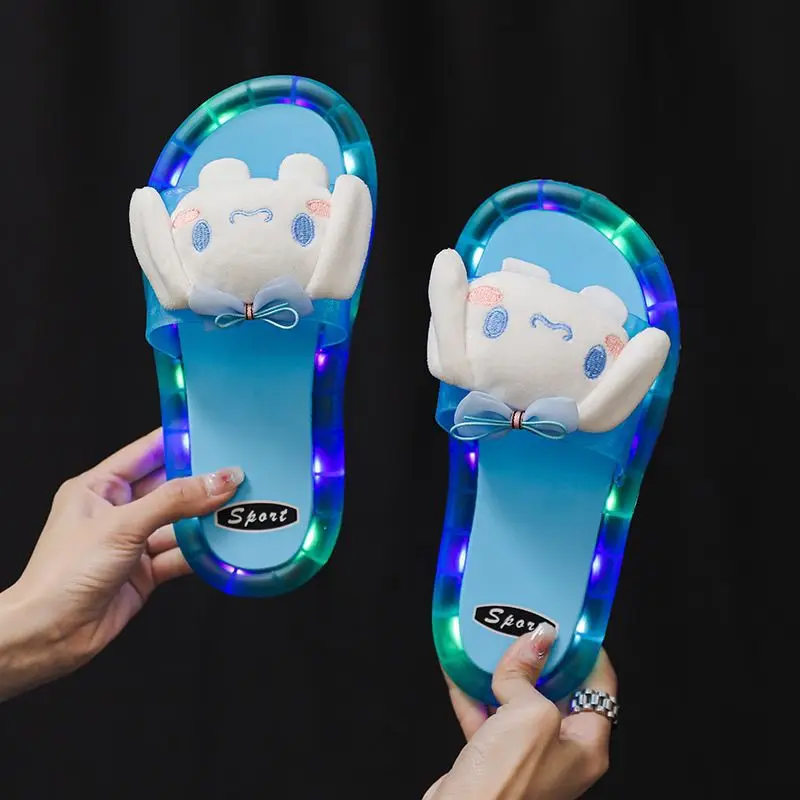

Светящиеся тапочки Sanrio Hello Kitty Melody Crystal для девочек, летние уличные сандалии для женщин, яркие светящиеся забавные домашние тапочки