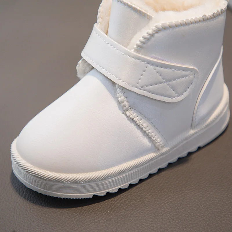 Botas de nieve cálidas para niños y niñas, zapatos de algodón de Color puro con gancho de estilo británico, zapatos gruesos de felpa para invierno