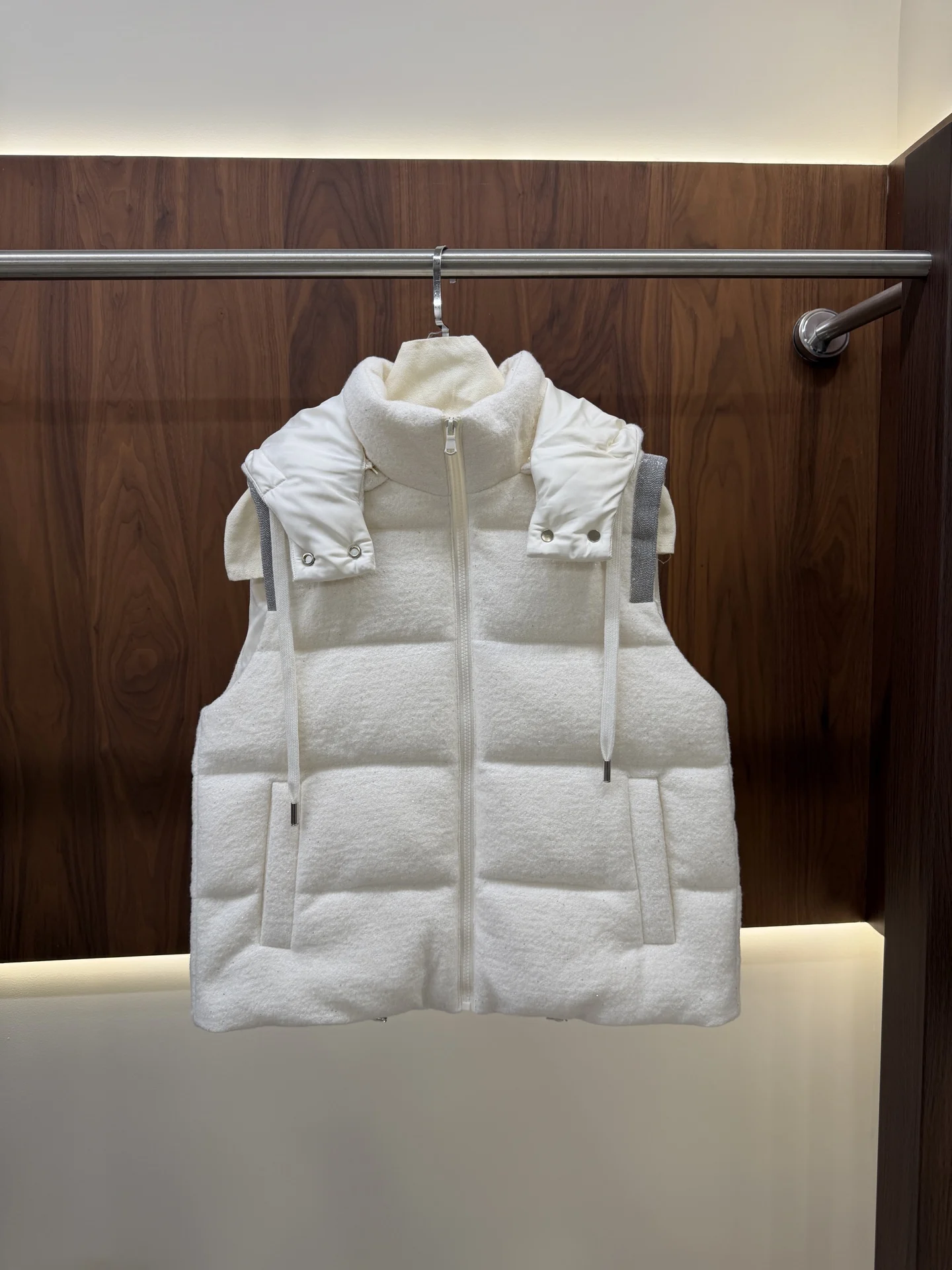 Women’S Autumn/Winter New Hooded Knitted Goose-Down Vest – Thickened, Insulated, Sequin-Embellished Outerwear