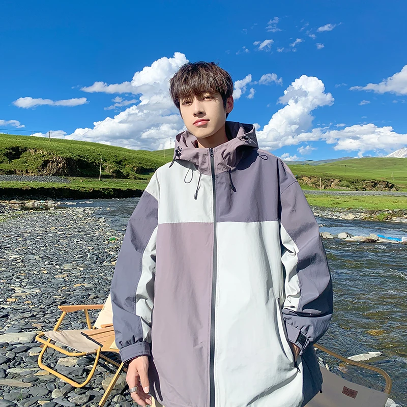 

Модная молодежная мужская рабочая куртка на весну-осень с молнией, декорированная цветными вставками, функциональная, приталенного кроя, с длинными рукавами, с капюшоном