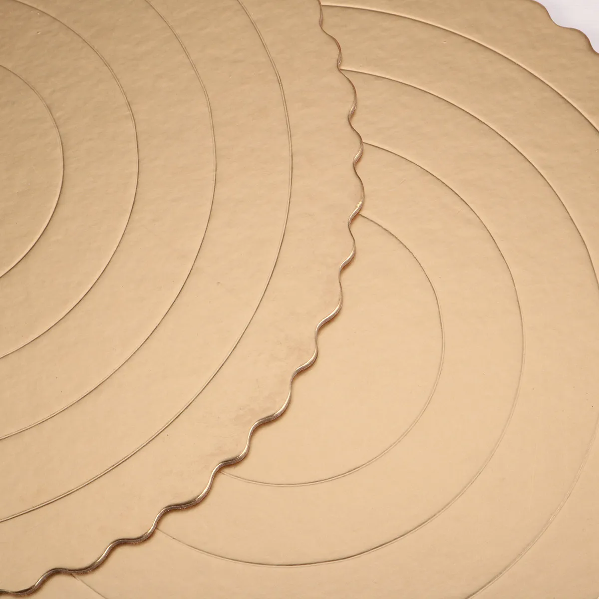 20Pcs Luxury Delicate Cake Boards Round Serving Base 7.5in Golden Sturdy Premium Paper for Cake Decorating Display Transport