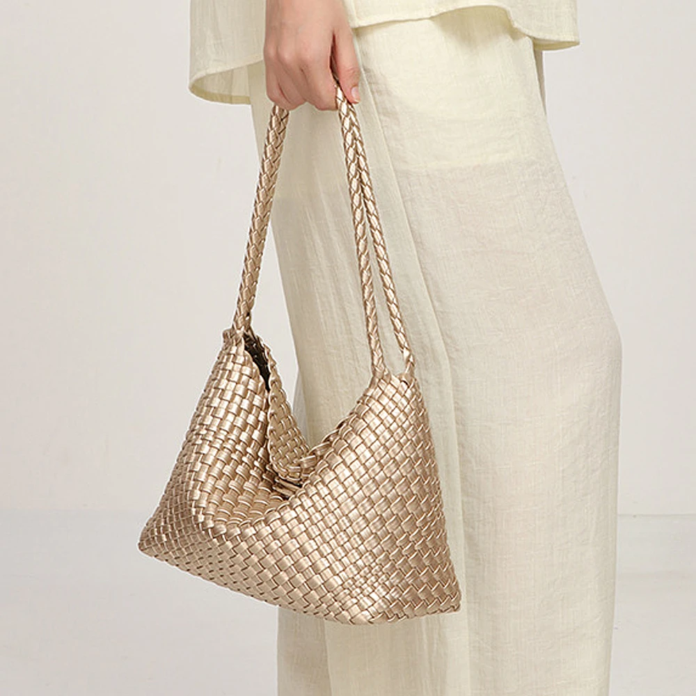 Tkana torba na ramię damska to – Half Moon Bag Suede recenzja i cena