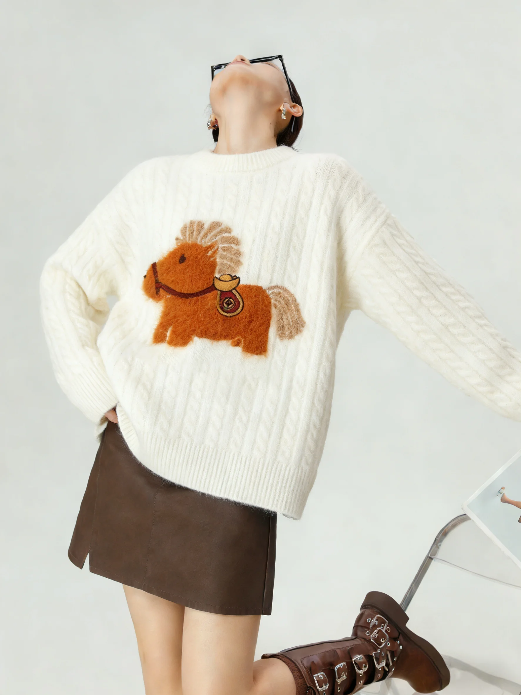 

Loose Knitted Sweater Women's Faionable Design Winter Long Sve Crew Ne Top White Embroidery Luy Year New Year