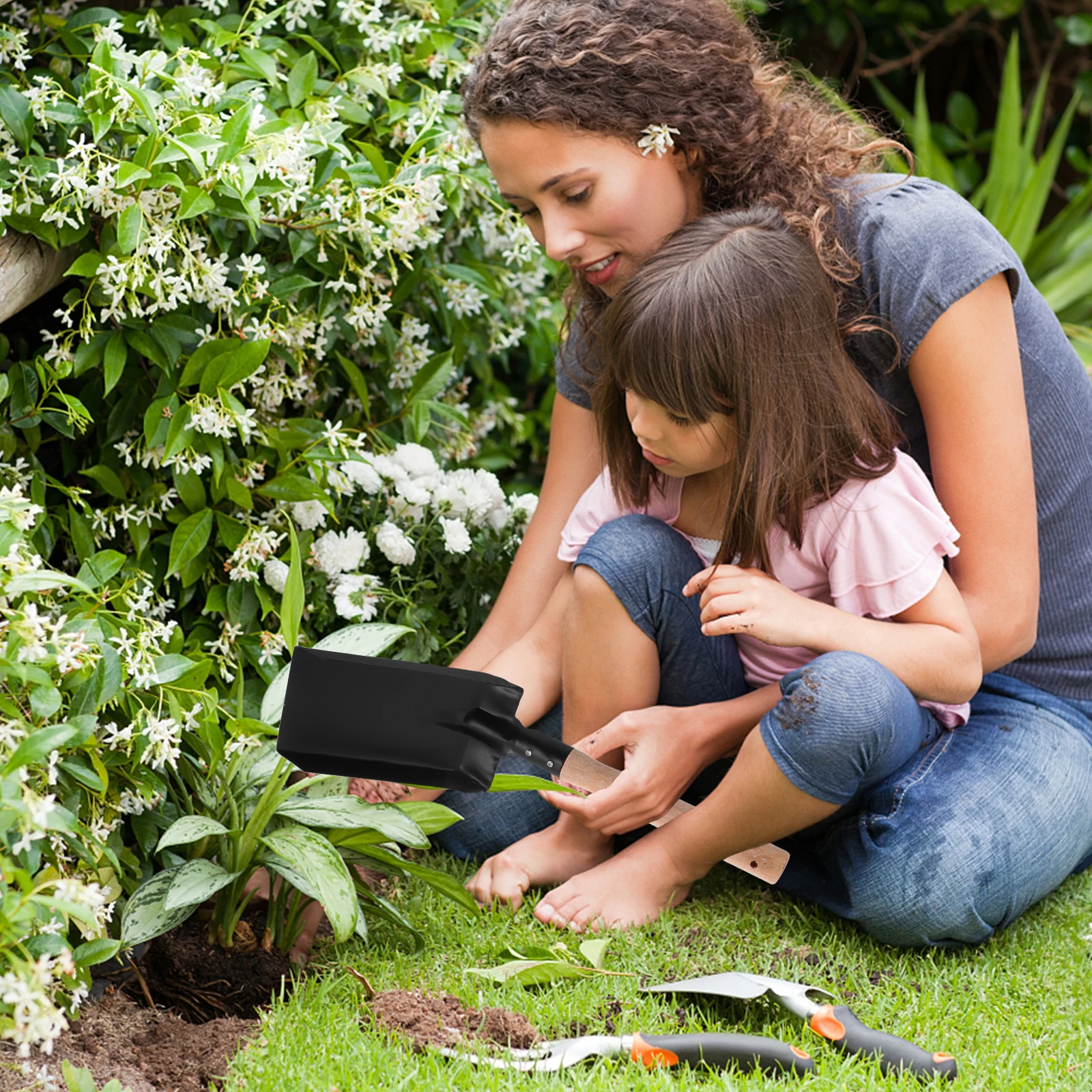 

Comfortable Grip Wood Handle Iron Shovel Small Portable Garden Soil Loosing Outdoor Digging Tools Shovels for Digging