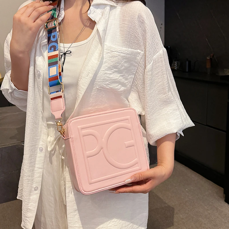 

Exclusive Architectural Shoulder Bag Polished Hardware Detailing Seamless Work To Weekend Transition Timeless Elegance