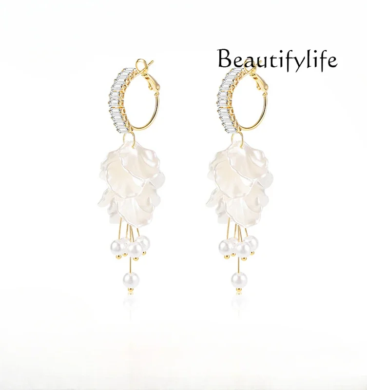 Light luxury simple fringed earrings, high-end new designer models, exquisite daily fashion