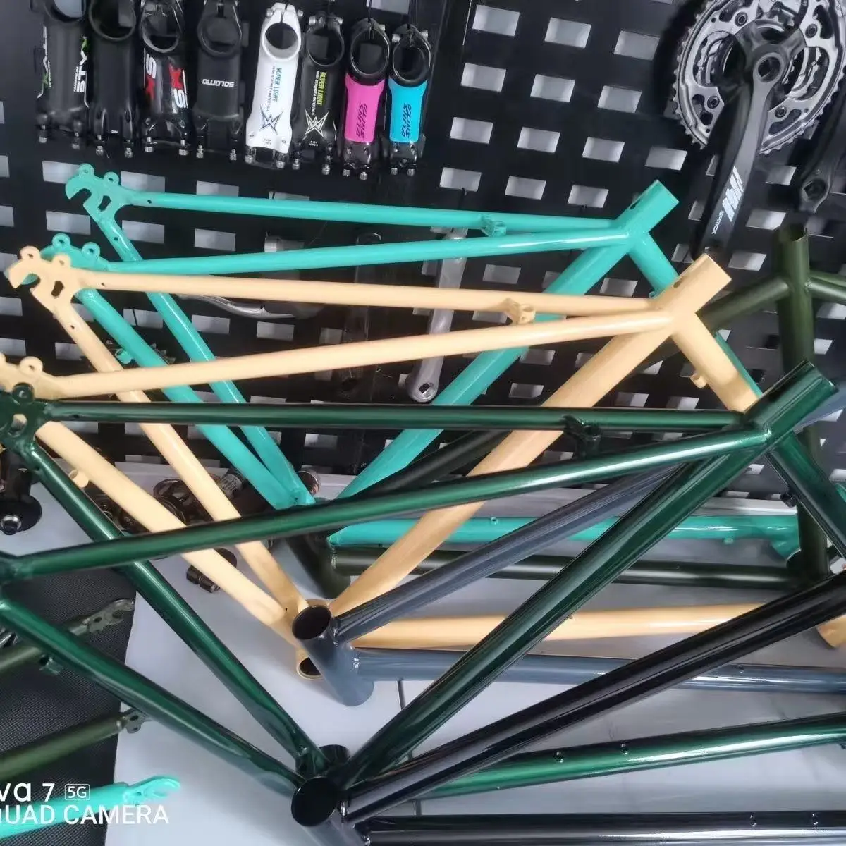 

700C Height 52CM Highway Bicycle Frame Made Of Molybdenum Steel Material Brake Ring Frame Weight 2500G Front Fork Weight 900G