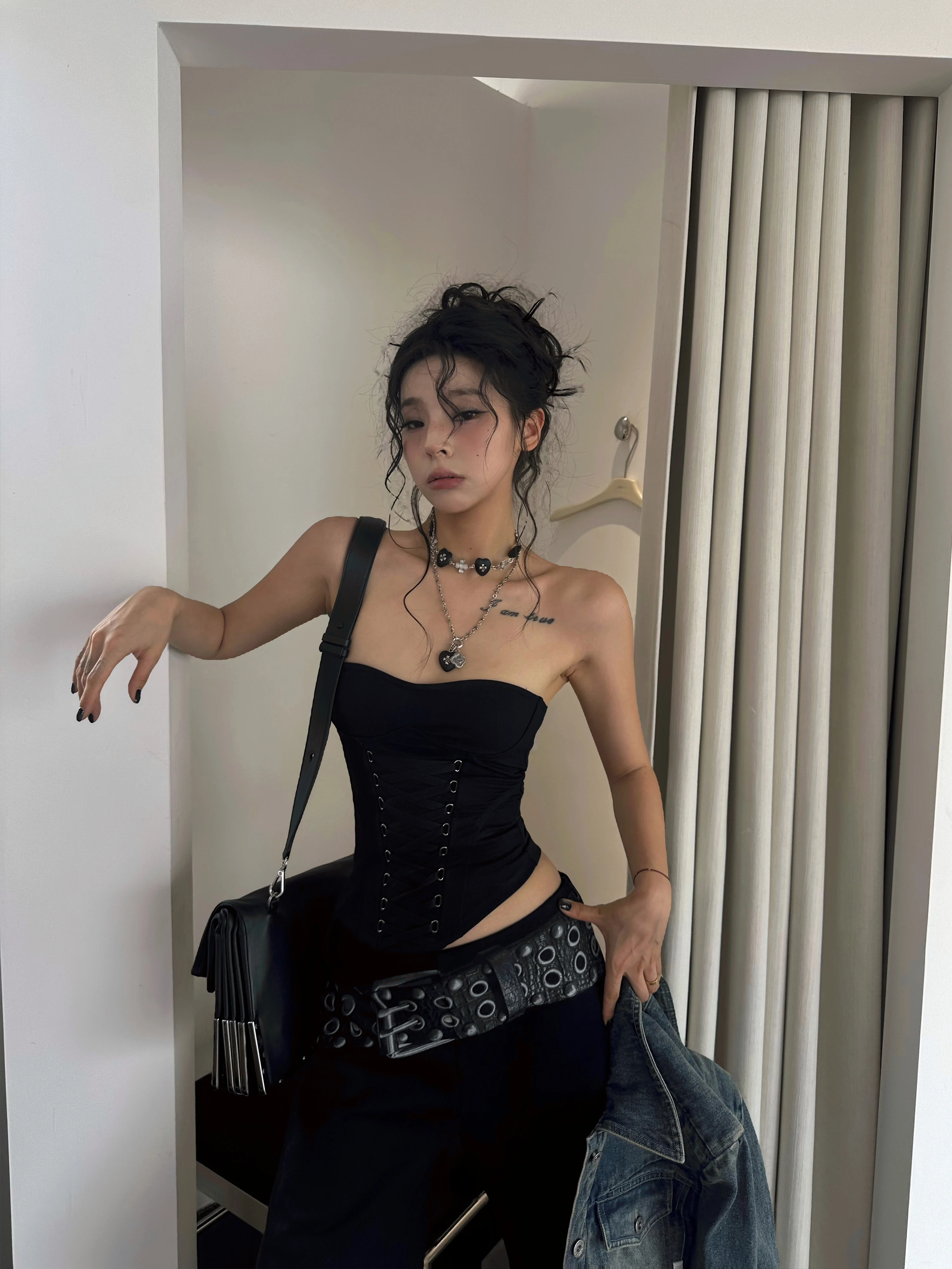 Rebellious Rock Black Strapless Top Women's Fashion Trendy Girl Tight Fit Nylon Short Sleeve V-Neck Zipper Closure Casual Wear