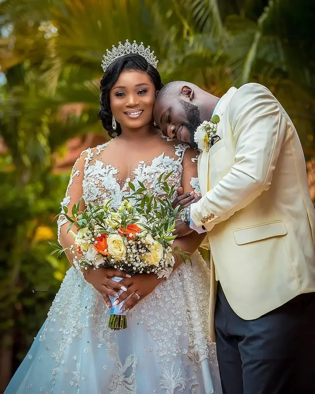 カスタムビーズ装飾ウェディングドレス、ベスティドス・デ・ノビア、スイープトレイン、イリュージョンロングスリーブ、プラスサイズ、ガーデンブライダルガウン