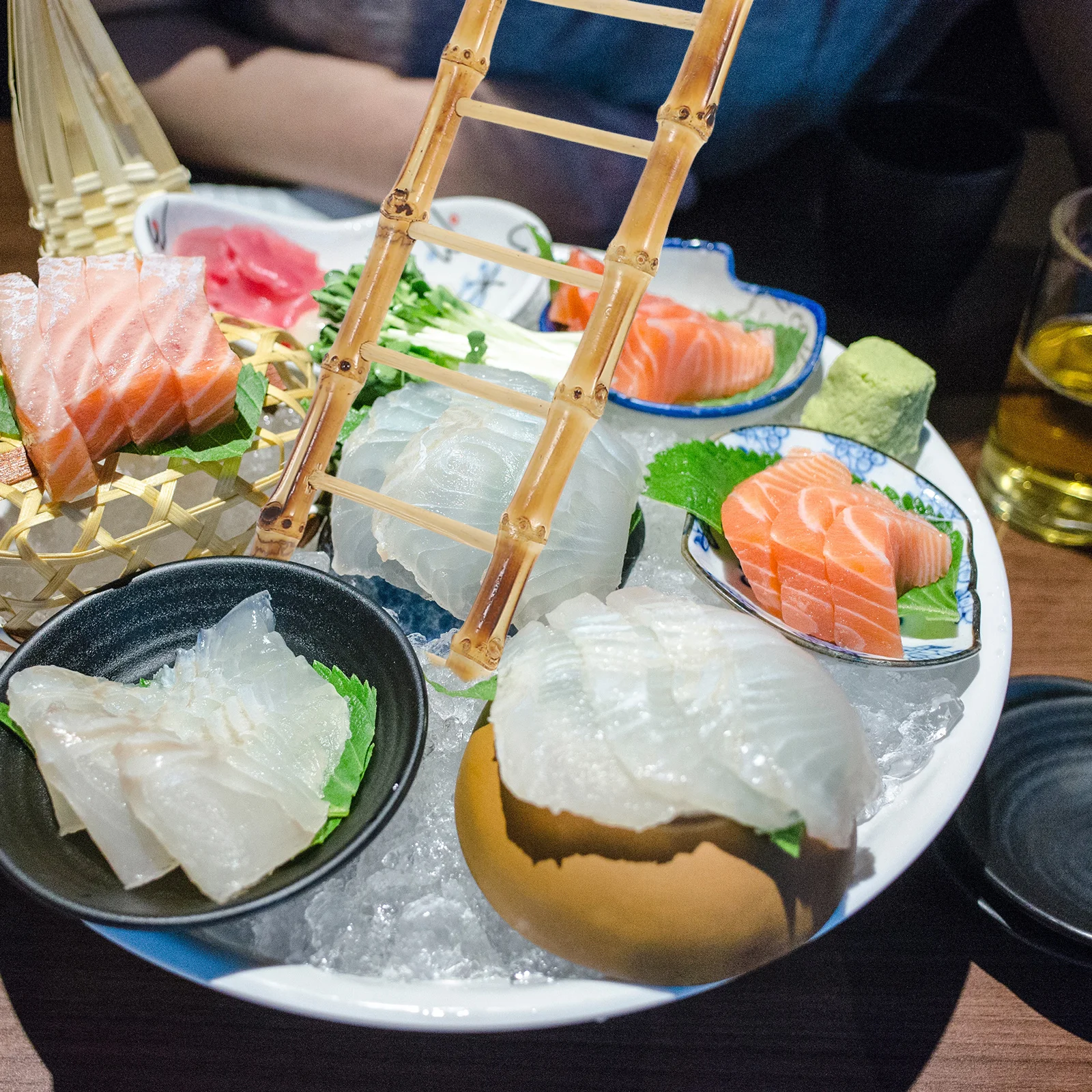 

Sashimi Plate Ornament Bamboo Ladder Design Creative Sushi Dish Decor Lightweight Miniature Ladder for Coffee Shop Office Use