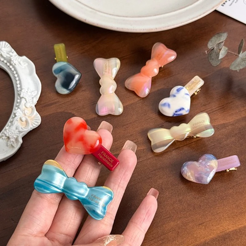 مشبك شعر مصنوع من لوح حمض الأسيتيك مشبك صغير بحافة صغيرة مع غرة على شكل فراشة مكسورة لطيفة ومتعددة الاستخدامات للعناية على شكل قلب أغطية رأس جديدة