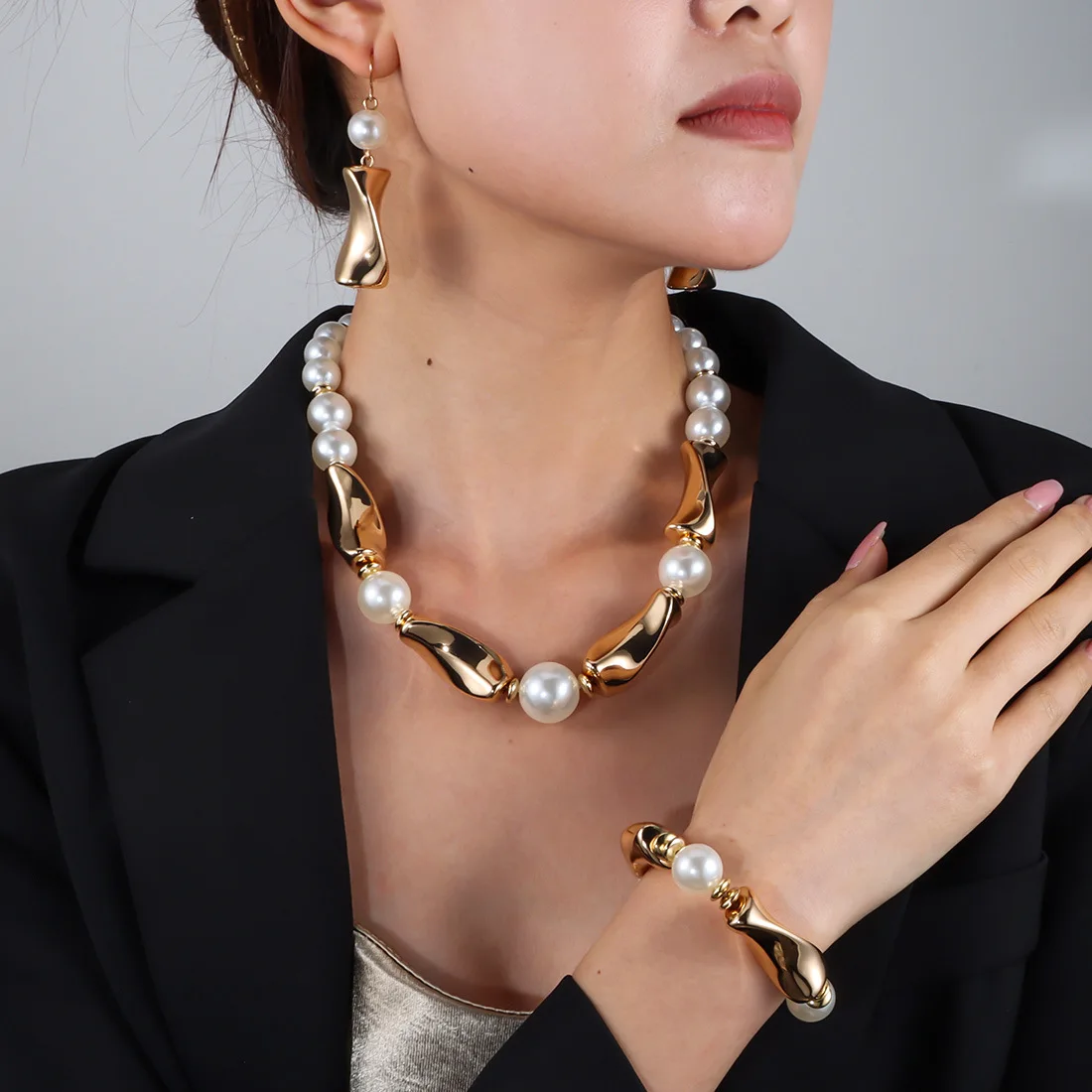 DIY accessories European and American cross-border irregular pearl collarbone chain women, niche retro acrylic bracelet earrings