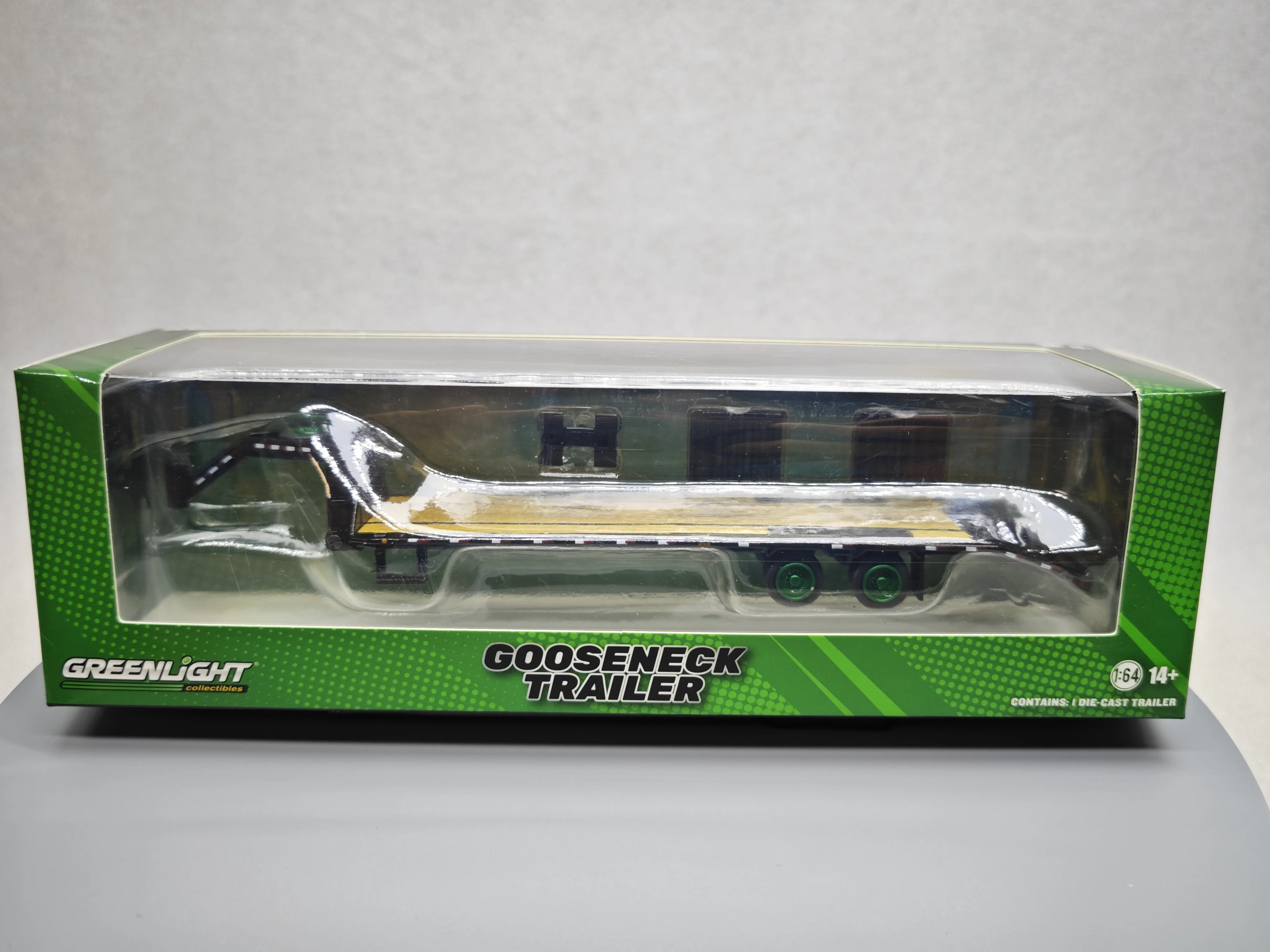 

GreenLight Green 1:64 Gooseneck Trailer - Black And Red White Bold Stripe Green MachineAlloy Car Models Collectibles Hobbies Toy