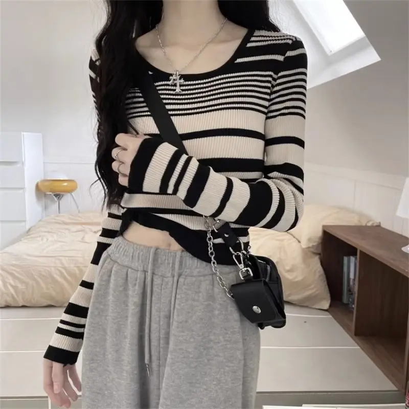 Spring and Autumn O-Neck Striped Women\'s 2024 Spliced Screw Thread Fashion Slim Minimalist Versatile Knitted Long Sleeve Tops