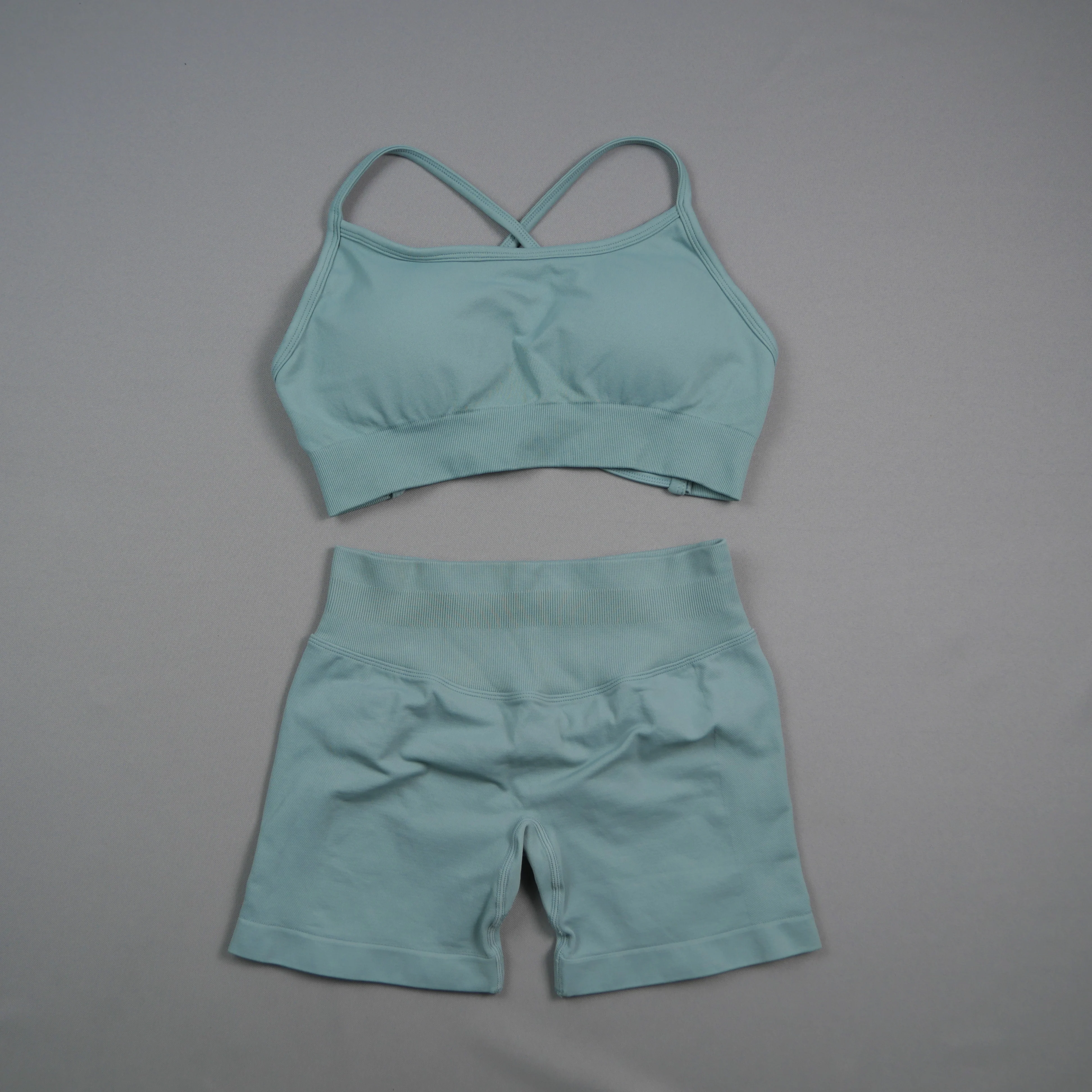 Nahtloses 2-teiliges Yoga-Set für Damen, Sport-BH mit überkreuzten Trägern, Shorts mit hoher Taille, gerippt, Bauchkontrolle, weiches, dehnbares Gym-Workout-Outfit – Detail 8