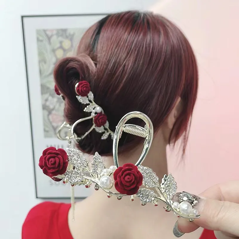 

Rose-fringed hair clips studded with rhinestones tassel Hair Clip Female Temperament Korean Shark Clip Girls Hair Accessories