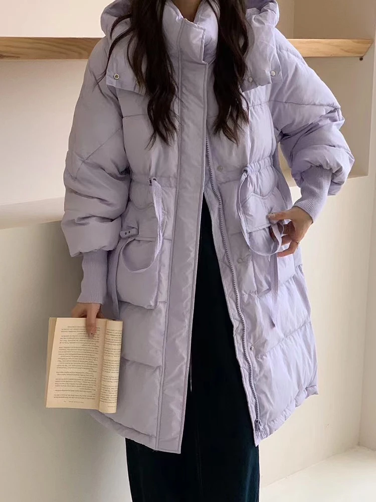 Chaqueta de plumón de pato blanco a la moda para mujer en invierno 2025, nueva chaqueta cincined de cintura versátil de color sólido de estilo medio a largo