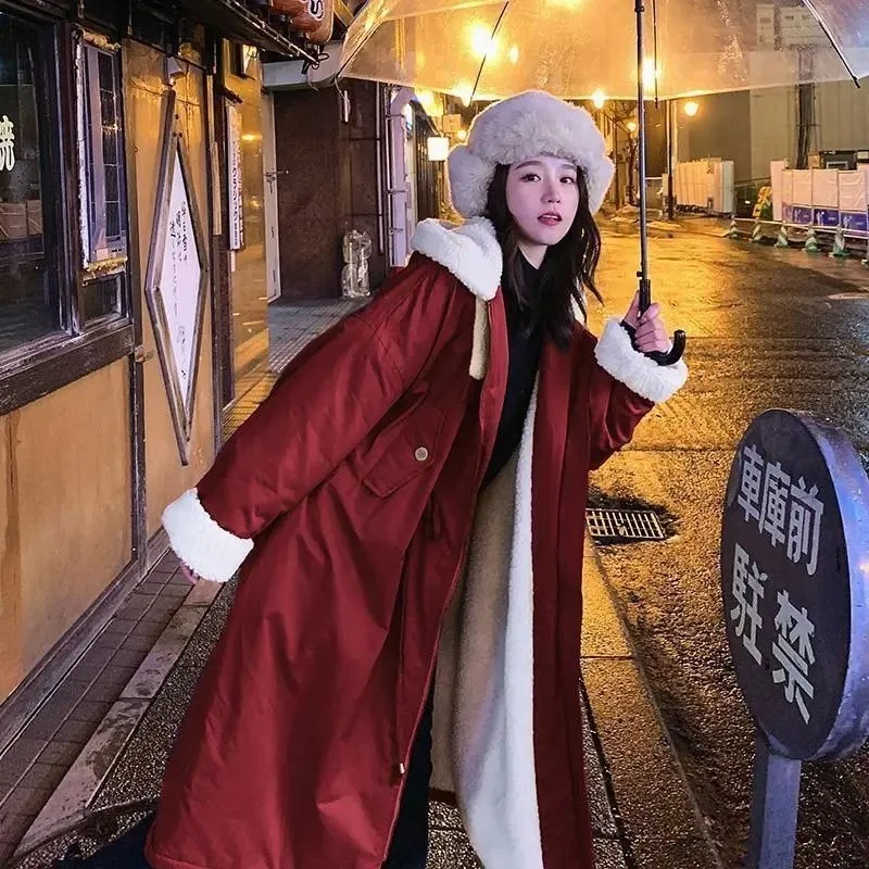 Cappotto in lana di agnello ispessita rossa per l'inverno e la primavera da donna, nuova versione coreana, copertura di carne sciolta e torta di velluto da superare