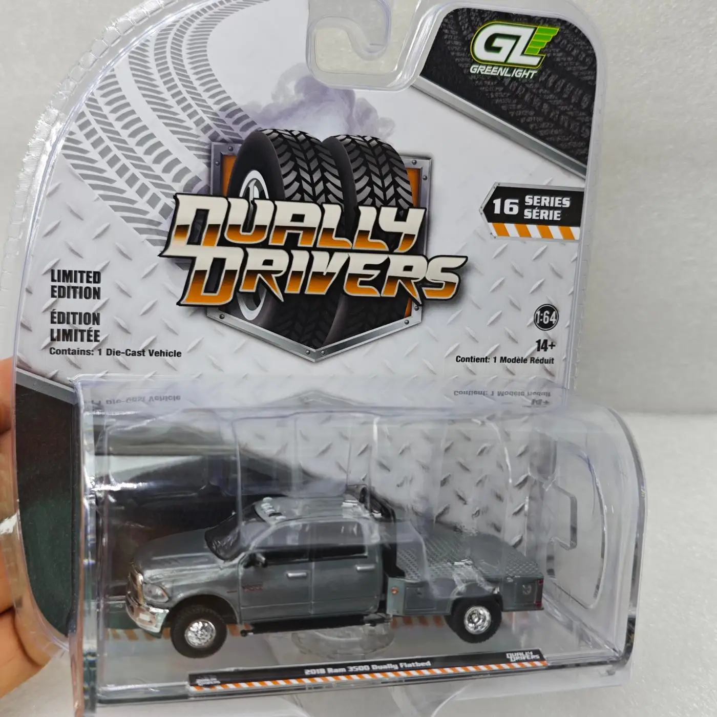 

GreenLight 1:64 Dual Drive Series # 16-2018 Ram 3500 Dually Flatbed Varnish Alloy Car Model Market Ornament Collectibles