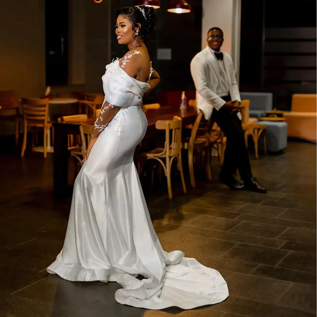 تخصيص مغرفة الدانتيل يزين فستان الزفاف للعروس الزواج ذيل شابيل حديقة الأفريقية طويلة الأكمام زي العرائس