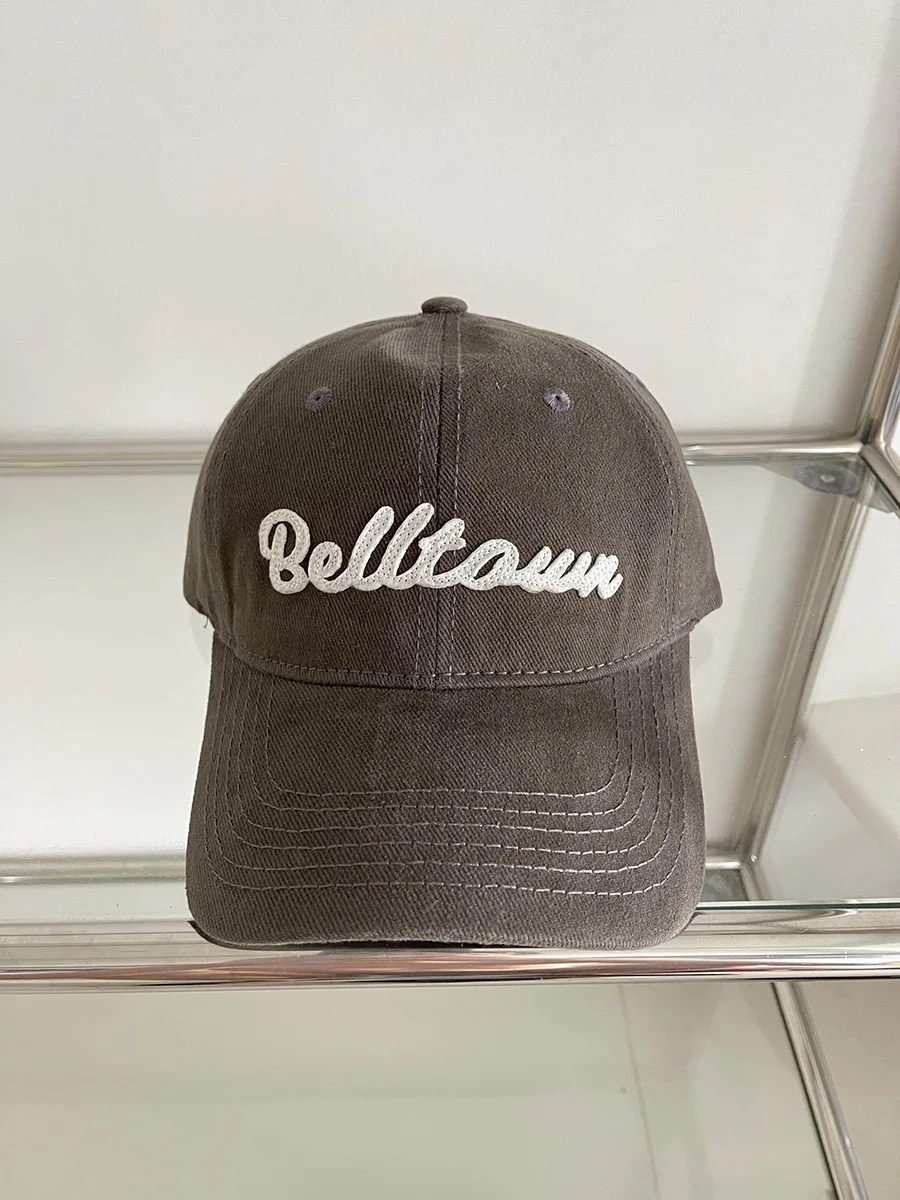 Casual Style Wide Brim Baseball Cap Unisex Blogger Letter Patch Large Logo Duckbill Cap for Men And Women Suitable for All Se...