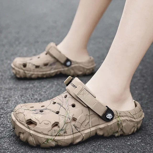 New Summer Men's Sandals New Home Garden Shoes Comfortable and Lightweight Men Slippers Non-Slip Soft Bottom Flip Flop Sandals 3