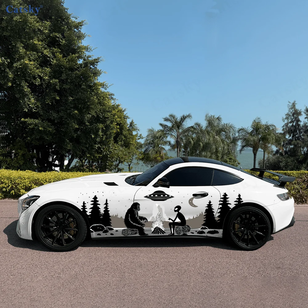 

CATSKY.2pcs.Cool Car Wrap Sticker of Unique Black-White Bigfoot and Aliens (Decorative & Scratch-Resistant, Fade-Proof, Wear-Res
