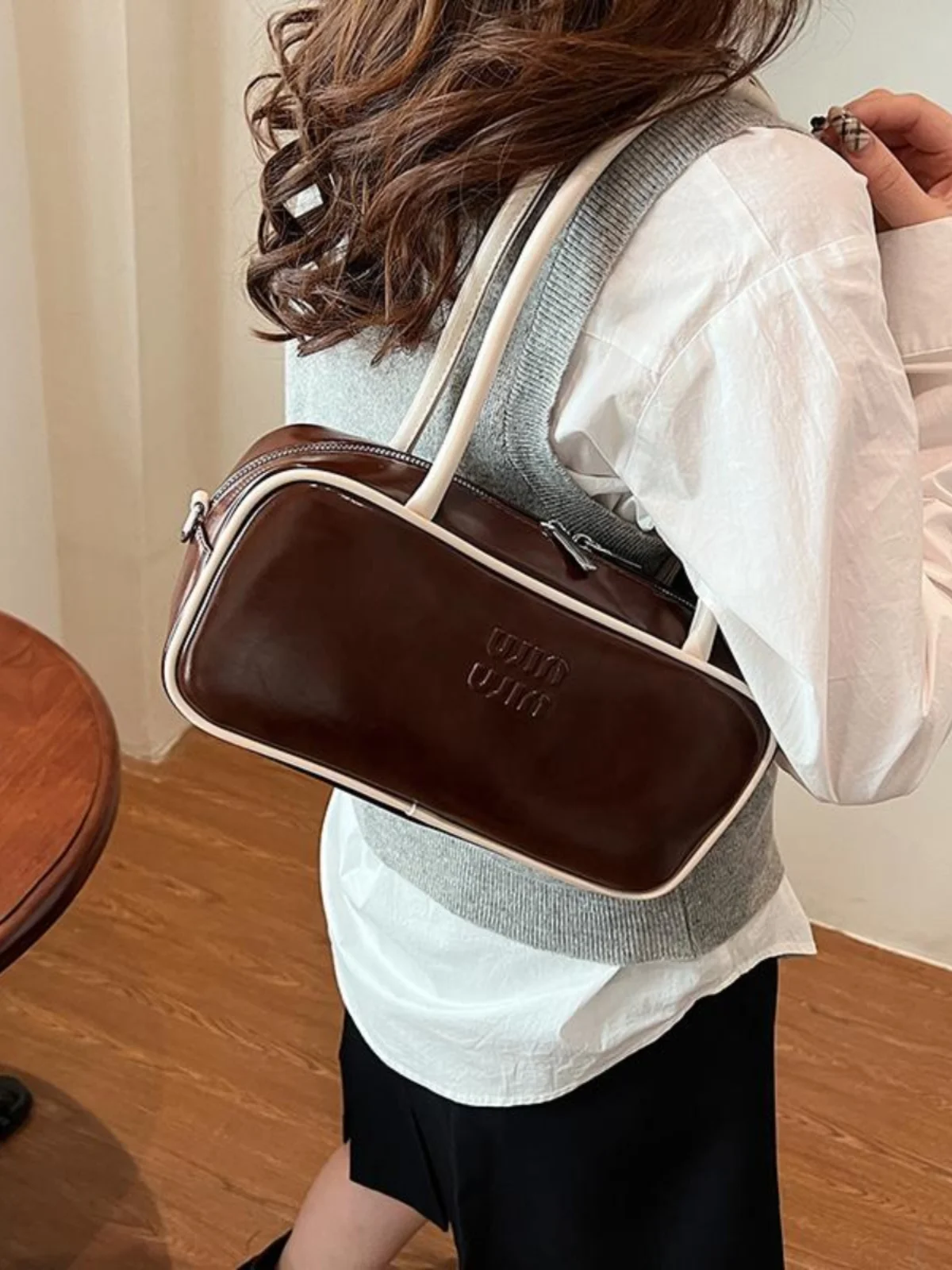

Simple retro glossy light luxury bowling bag new large-capacity commuter shoulder messenger bag contrast color boston pillow bag