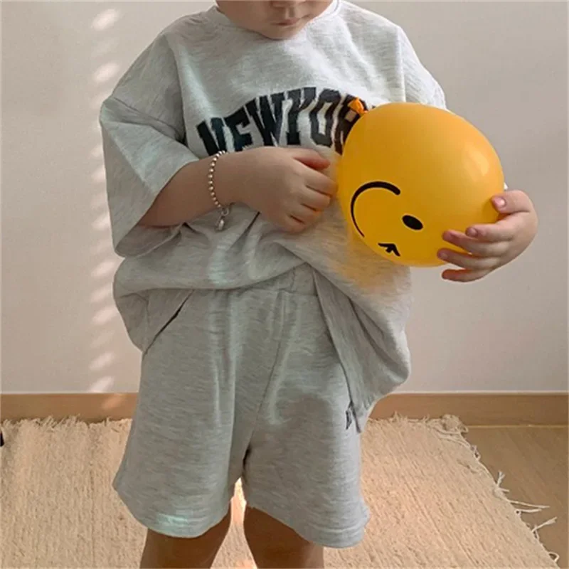 

Korean version ins boys and girls summer new suit cotton letter short-sleeved shorts casual loose children's two-piece suit