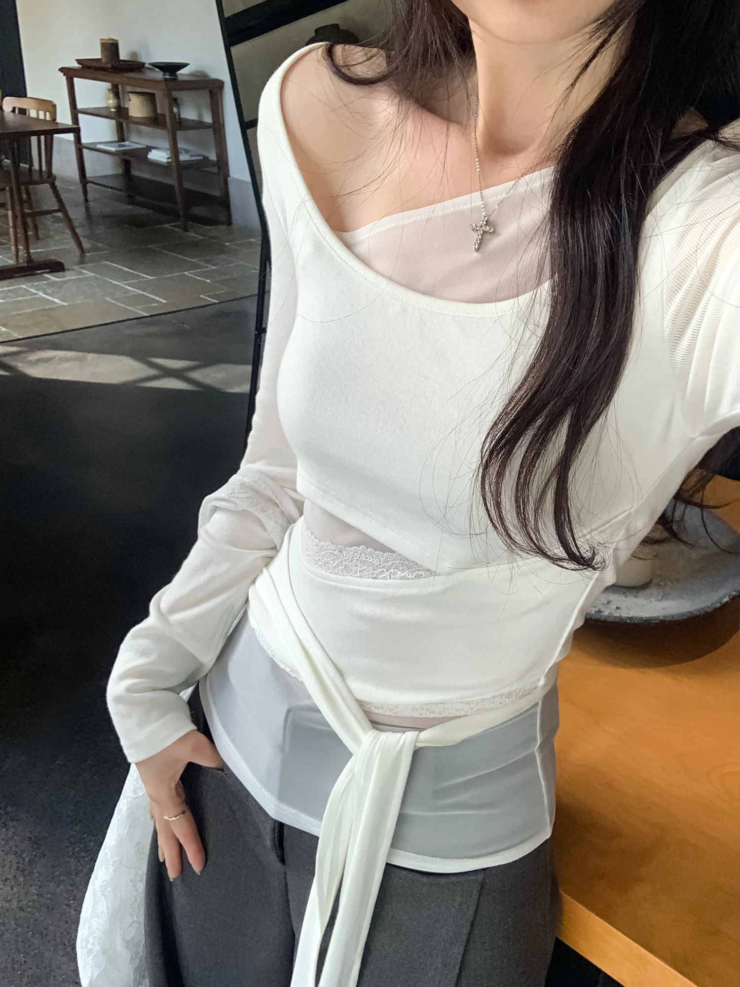 Camiseta de Manga Larga con Hombros Descubiertos de Encaje Blanco y Tul, Estilo Coreano para Primavera, con Parches, para el Día a Día