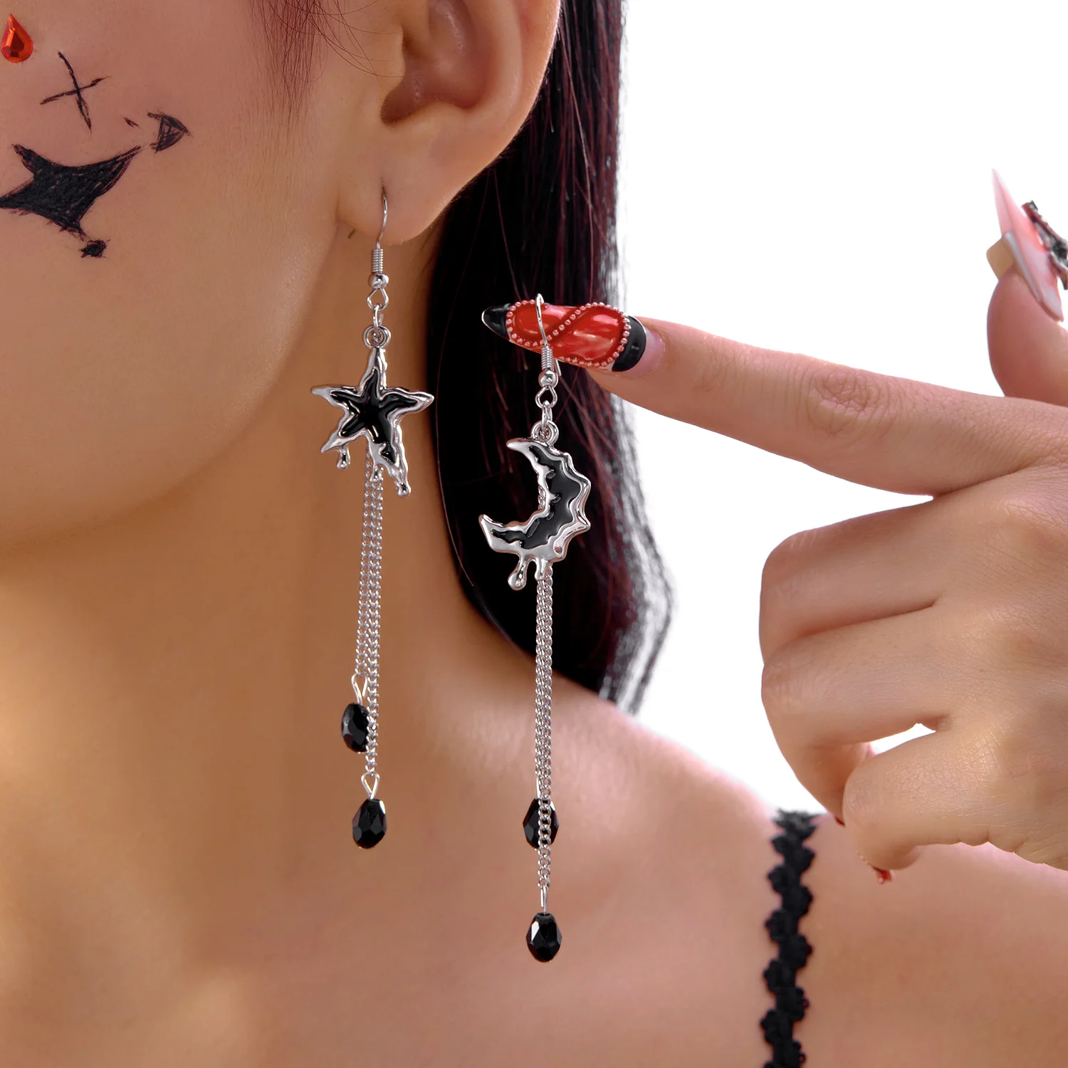 

Classic Gothic Black Moon Star Tassel Crystal Earrings For Women Vintage Vampire Bat Water Drop Earring Halloween Charm Jewelry