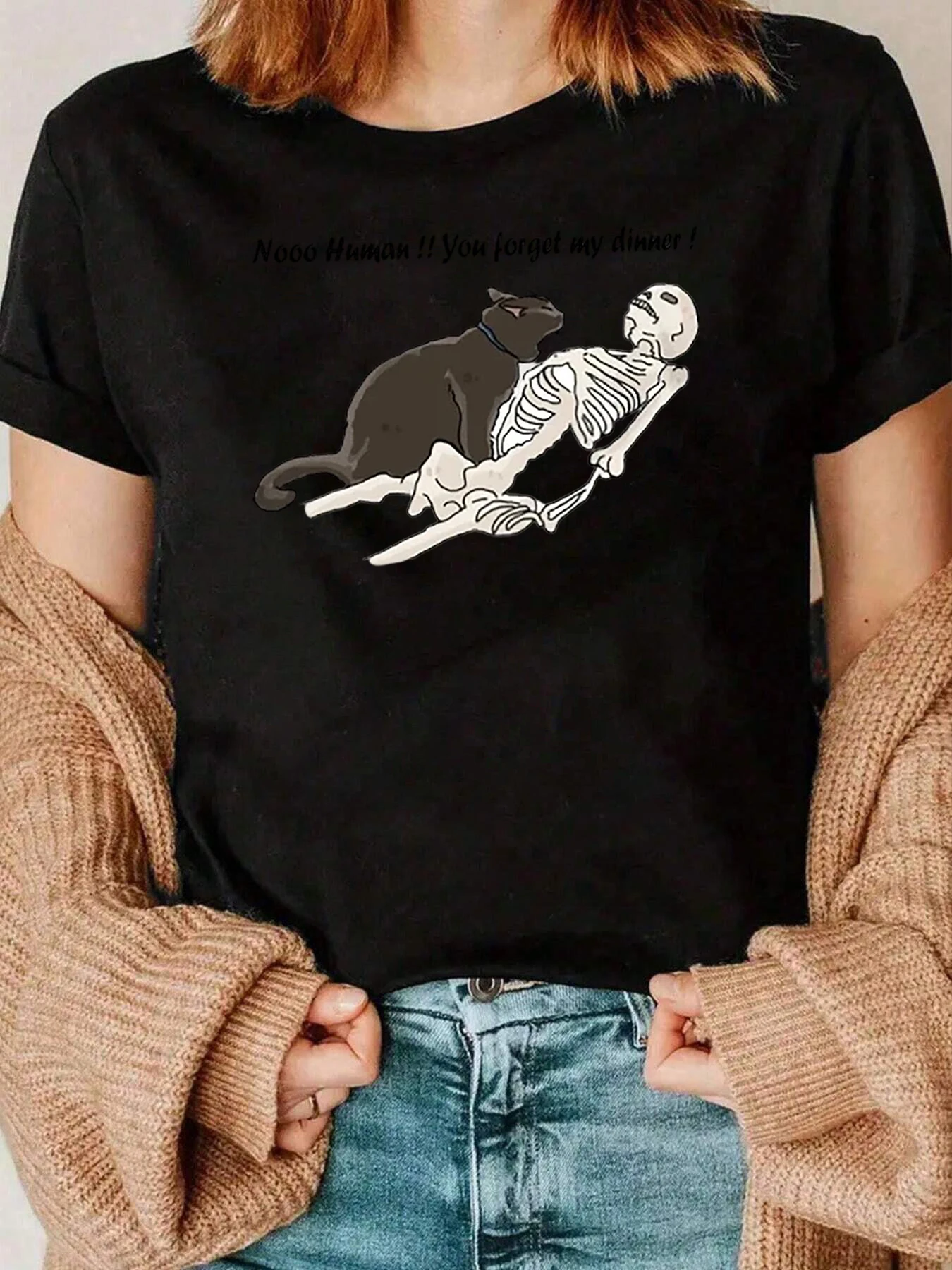 Esqueleto de gato e texto gráfico camiseta casual para mulheres 220g
