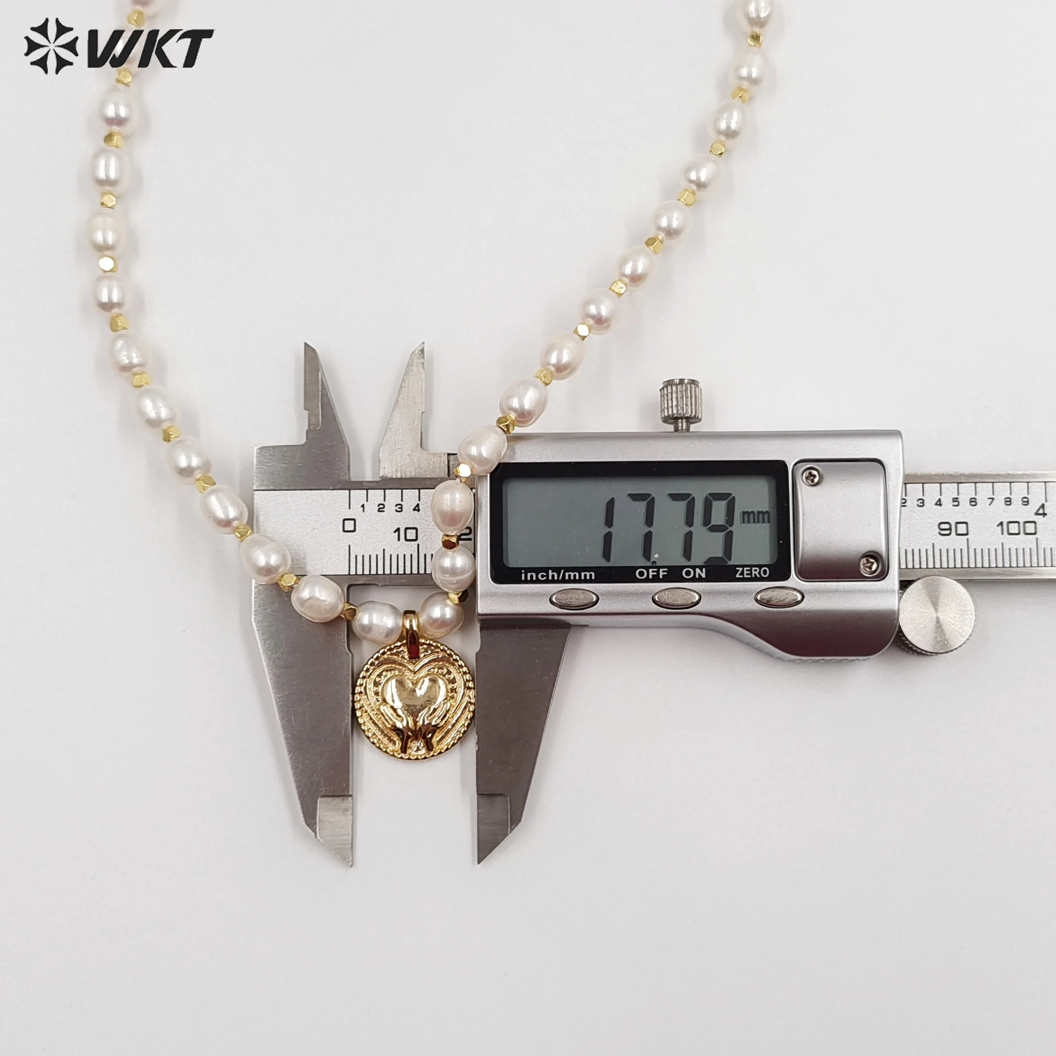 WT-JN135 Populared Round Coin Medal Jewelry Chocker Necklace Fashion Dream Girl Natural Freshwater Pearl Chians As Gift
