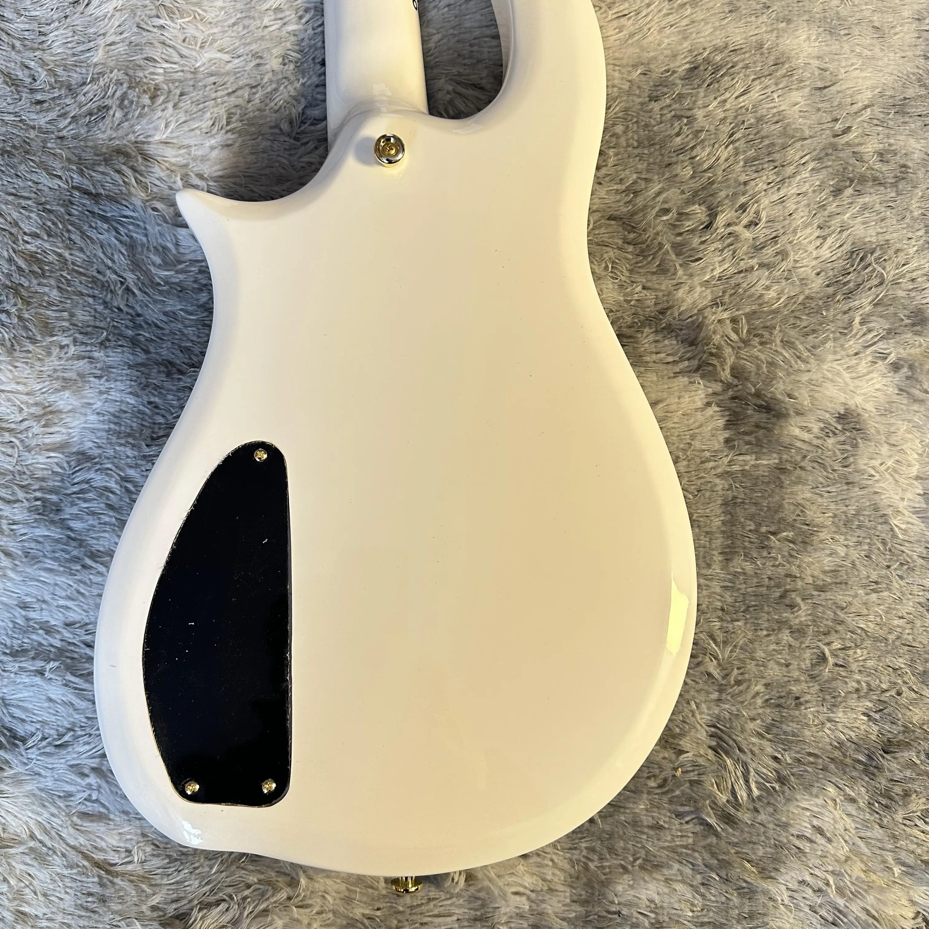 Cloud‑Shaped Irregular‑Shaped Electric Guitar With A Light White Body Gold Hardware SH Pickup Free Shipping