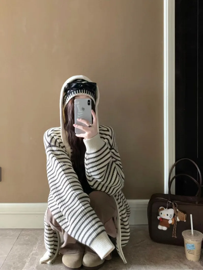 เสื้อคาร์ดิแกนถักไหมพรมสไตล์เกาหลีสุดฮิตสำหรับผู้หญิง ทรงหลวม มีฮู้ดผูกเชือก ลายทาง เปิดด้านหน้า เหมาะสำหรับฤดูใบไม้ร่วงและฤดูหนาว