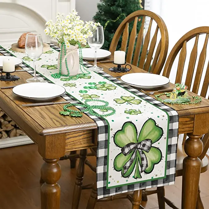 St. Patrick's Day Table Runner, Buffalo Plaid Shamrock St. Patrick's Day Decoration Spring Holiday Table Decor Table Runner