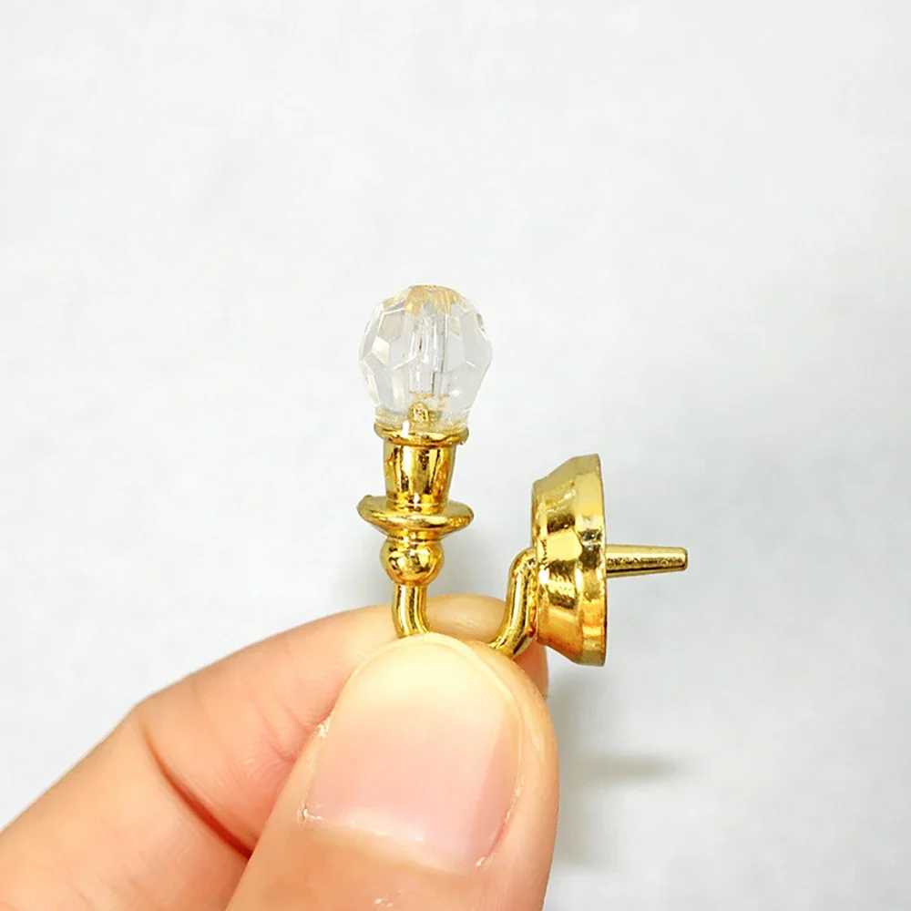 Mini lámpara de pared en miniatura para casa de muñecas, modelo de juguete con clavos de posicionamiento, accesorios de decoración bjd, 2 uds., 1/12